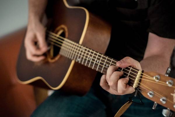 Đàn Guitar – Sự hình thành và phát triển tại Việt Nam